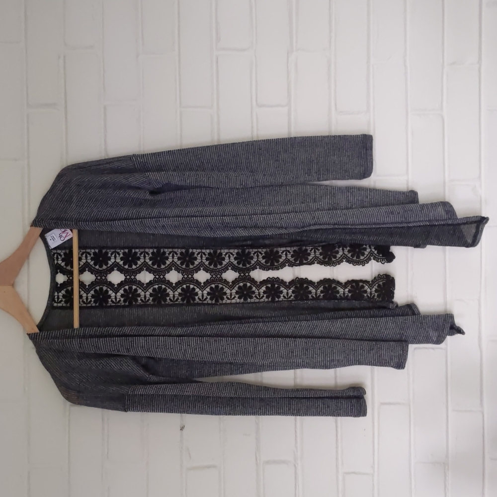 Long-sleeved lace back flyaway cardigan